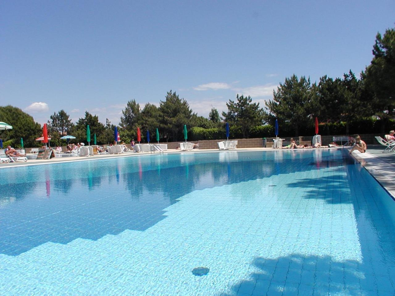 Appartamenti Valbella Con Piscina Bibione Exterior foto